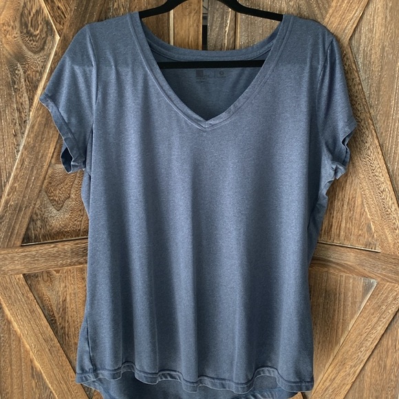 Xersion Navy Blue Vneck T-shirt Bundle Short Sleeves - Picture 1 of 3